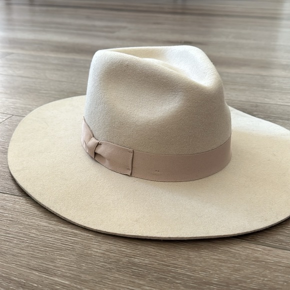 Cream wide brimmed hat - Picture 2 of 4